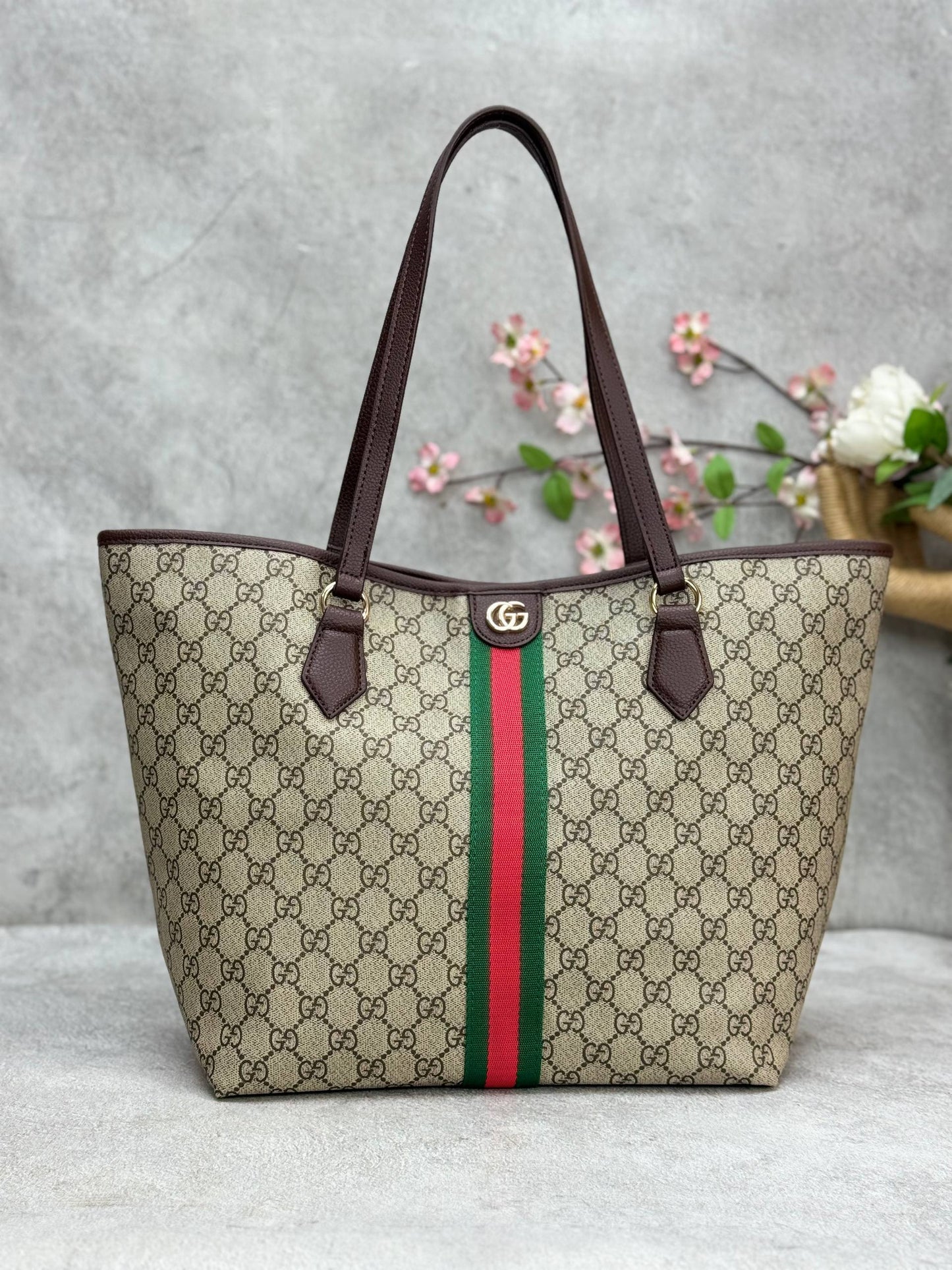 Gucci shopping bag